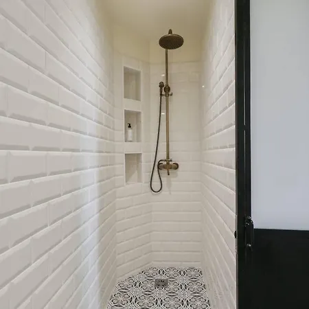 Appartamento Lovely Spacious & Bright 2-bedroom Near Montmartre Parigi