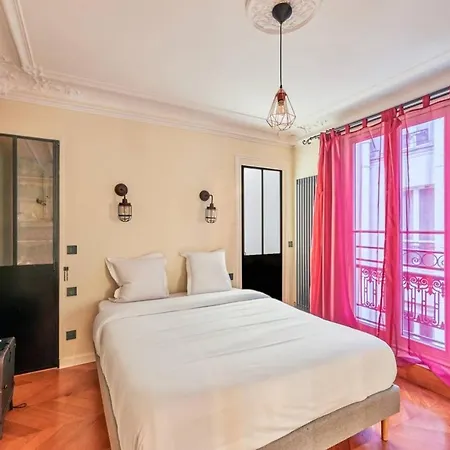 Lovely Spacious & Bright 2-bedroom Near Montmartre