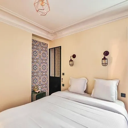 Apartment Lovely Spacious & Bright 2-bedroom Near Montmartre *