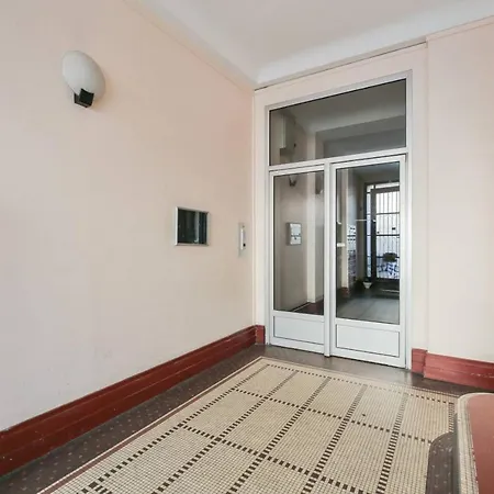 Lovely Spacious & Bright 2-bedroom Near Montmartre Paris