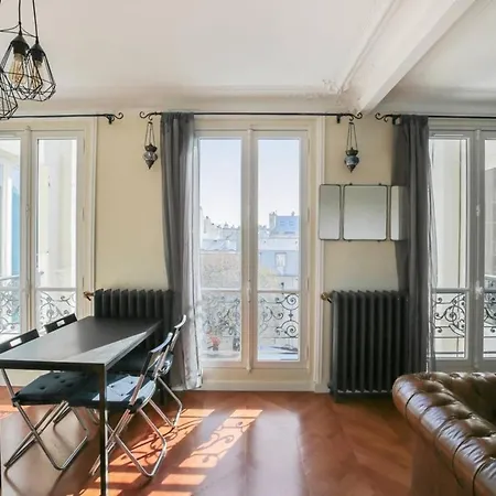 Lovely Spacious & Bright 2-bedroom Near Montmartre