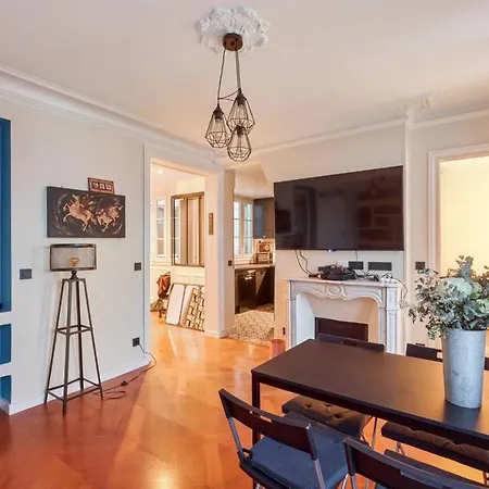 Lovely Spacious & Bright 2-bedroom Near Montmartre Appartamento *